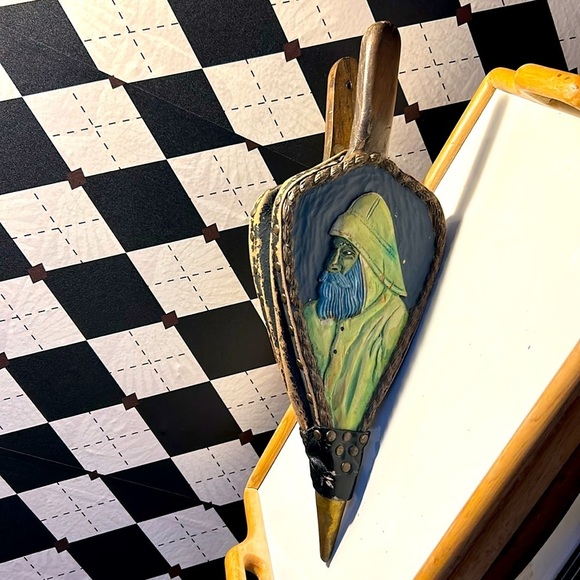 Vintage Bellows Hand-Carved & Painted Fisherman – Nautical Decor - Picture 7 of 9